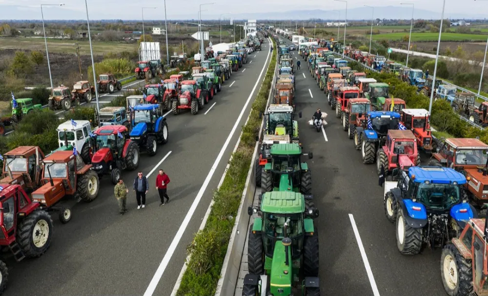 YUNAN ÇİFTÇİ GREVİ SINIRI KİLİTLEDİ: İPSALA–KİPİ TIR GEÇİŞLERİ DURDURULDU