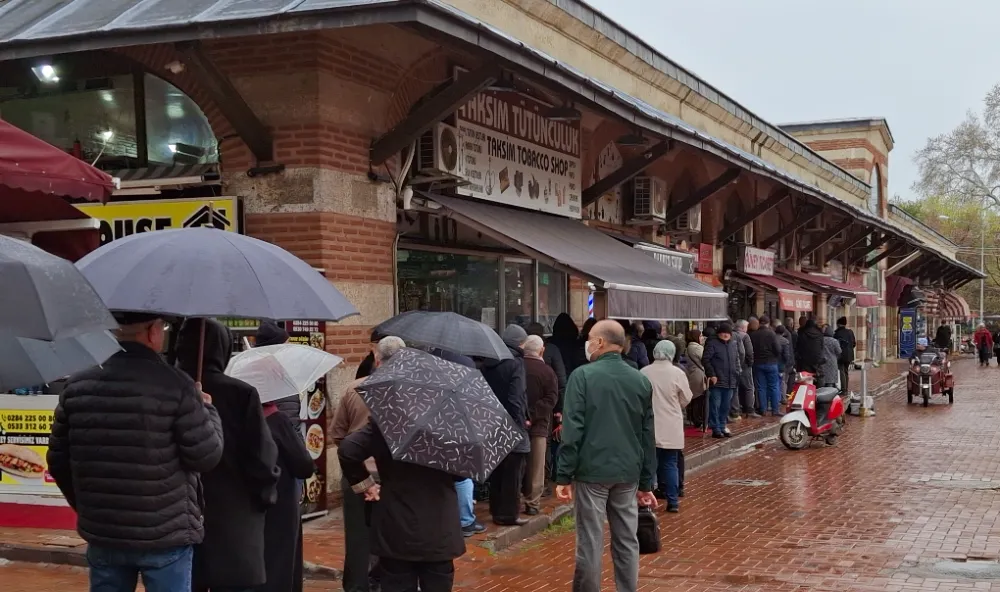 EDİRNE AÇIK CEZAEVİ SATIŞ MAĞAZASINDA HER SABAH UCUZ YUMURTA KUYRUĞU