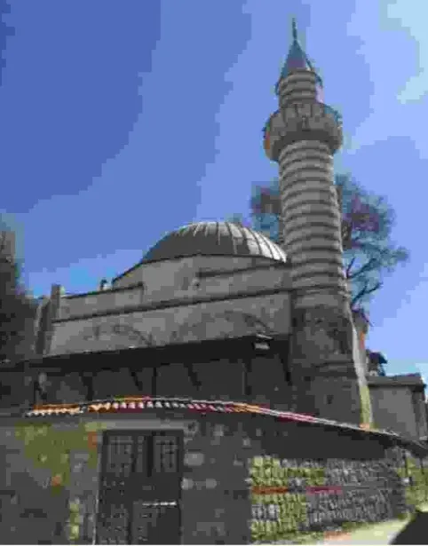 SELÇUK HATUN CAMİİ GÖREVLİSİ GEÇTİĞİMİZ CUMA NAMAZINA