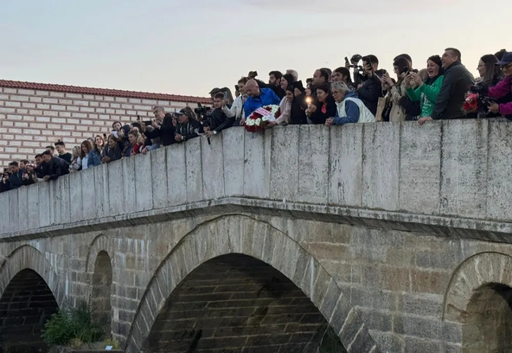KAKAVA ATEŞİ EDİRNE’Yİ AYDINLATTI: DİLEKLER TUNCA’YA, UMUTLAR GÖKYÜZÜNE 