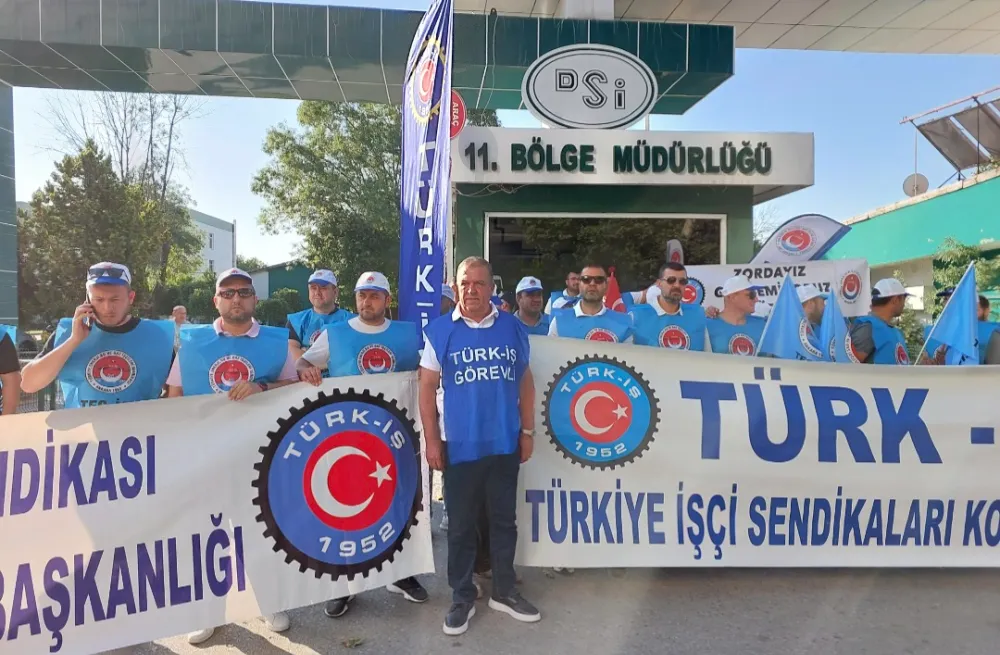 KAMU İŞÇİLERİ ALANLARDA: “BU TEKLİF EMEĞİMİZİ YOK SAYIYOR!”