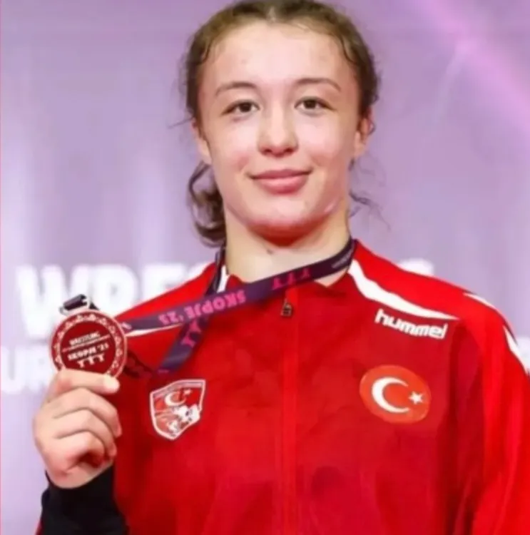 EYLEM ENGİN DÜNYA ÜÇÜNCÜSÜ OLDU!   EDİRNELİ GÜREŞÇİDEN ULUSLARARASI BAŞARI 