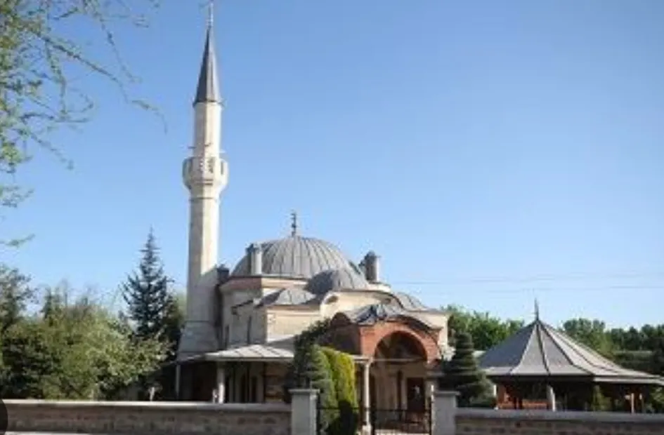 DARÜL HADİS CAMİİ’NDE CEMAATTEN YÜKSELEN ŞİKAYETLER 