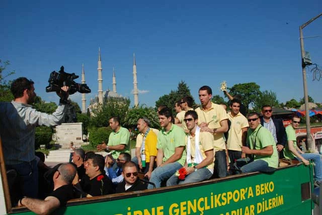 Şampiyonun gövde gösterisi!