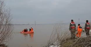 Jandarma kaçakların imdadına yetişti