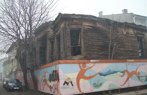 KALEİÇİNDE EN BÜYÜK SORUN TARİHİ BİNALAR!