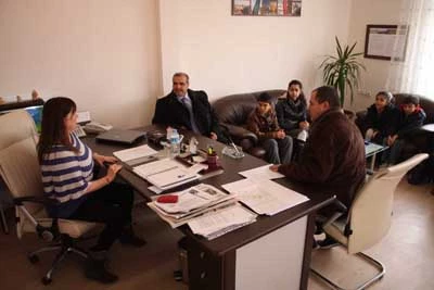 Edirne Belediye Başkanlığı tarafından ihtiyaç sahibi öğrencilere 113 çift kışlık ayakkabı dağıtıldı.