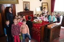 Atatürkün Başucundaki Şanslı Çocuklar...