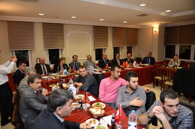 VALİ DURUER ;"BÜYÜK ÖĞRENCİ PROJESİ"KAPSAMINDAKİ ÖĞRENCİLERLE BİR ARAYA GELDİ