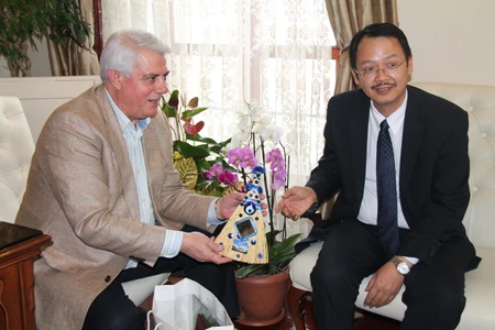 Endonezya İstanbul Başkonsolosu Sedefçiyi Ziyaret Etti