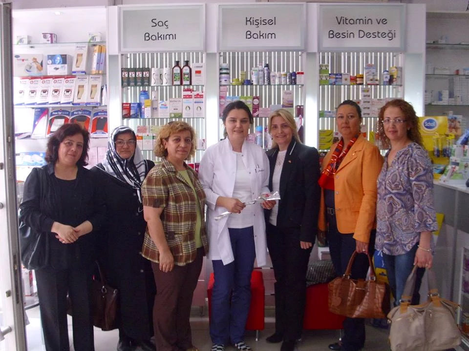          MHP Lİ KADINLARDAN ECZACILAR GÜNÜ KUTLAMASI