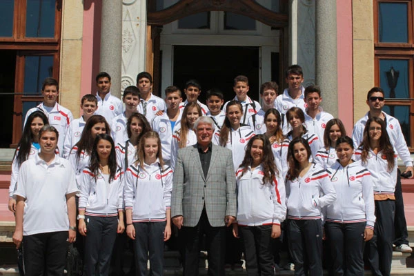 BELEDİYESİ HALKOYUNLARI EKİBİ 19 MAYIS KUTLAMALARINA İÇİN ALMANYADA