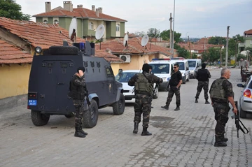 EDİRNE POLİSİNDEN UYUŞTURUCU SATAN VE KULLANANLARA BÜYÜK DARBE