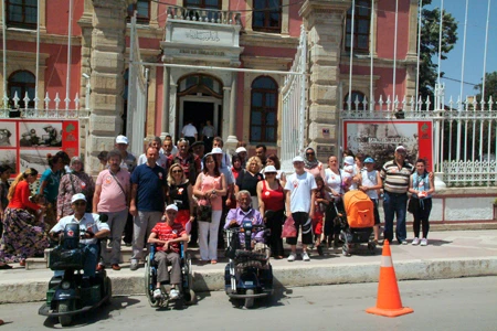 EBEDDEN BELEDİYEYE ÜCRETSİZ ULAŞIM TALEBİ
