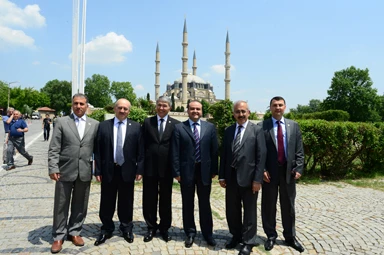 BAKAN YARDIMCISI METİN GÜMRÜK KAPILARINDA İNCELEMELERDE BULUNDU