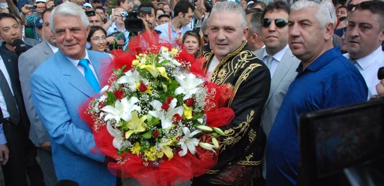 TARİHİ KIRKPINAR GÜREŞLERİ AGA KARŞILAMASIYLA BAŞLADI