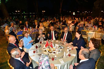 VALİ DURUER, ŞEHİT VE GAZİ YAKINLARI İÇİN İFTAR YEMEĞİ VERDİ.