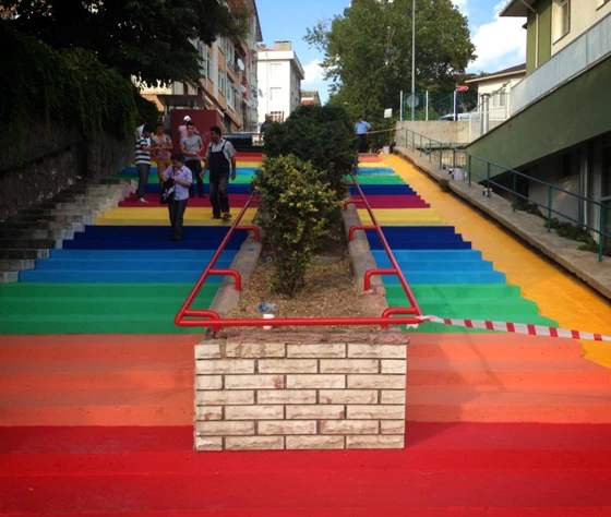 BİZİM GÖK KUŞAĞIMIZ HASTANE MERDİVENLERİ