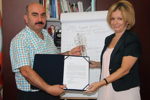 2013 YILIN EMPATİ ÖDÜLÜ BELEDİYEYE TESLİM EDİLDİ