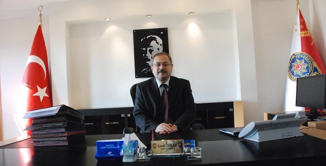 EMNİYET MÜDÜRÜ CEMİL CEYLAN MERKEZE ÇEKİLDİ