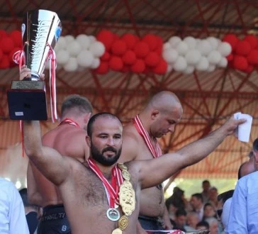 654. KIRKPINAR YAĞLI GÜREŞLERİ BAŞPEHLİVANI ORHAN OKULU