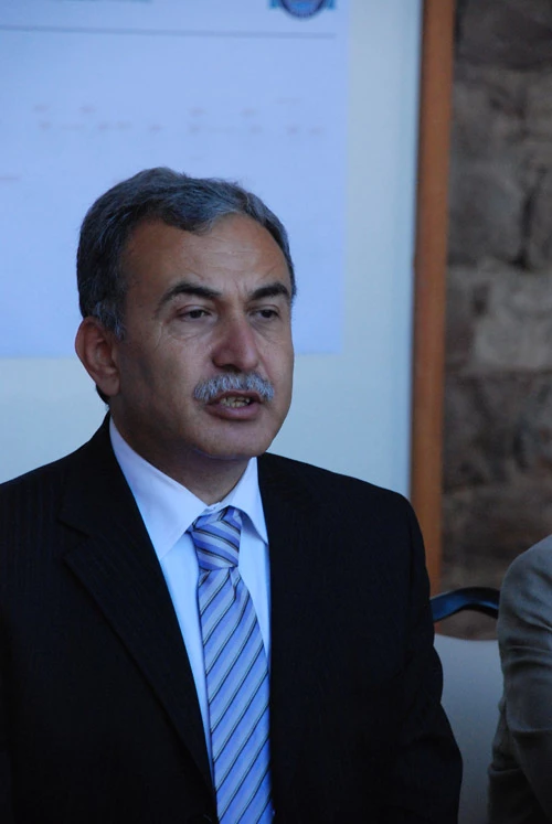 Vali Büyük, Orucunu İftar Çadırında Vatandaşlarla Açtı...