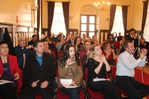 BELEDİYE PERSONELİ İŞARET DİLİ EĞİTİMİNDE