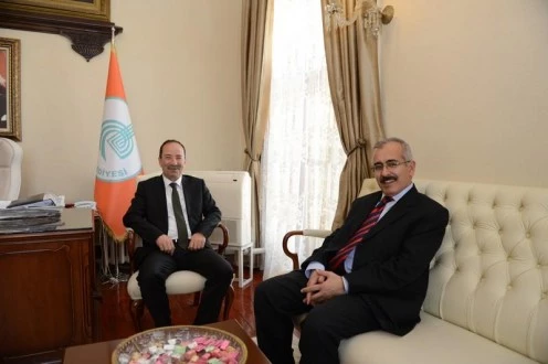 EDİRNE BELEDİYE BAŞKANI RECEP GÜRKAN, VALİ DURUER’İ MAKAMINDA ZİYARET ETTİ.