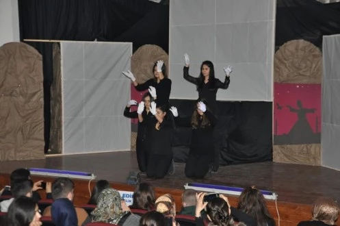 EDİRNE GENÇLİK MERKEZİ VUSLAT TEMALI ŞİİR GECESİ