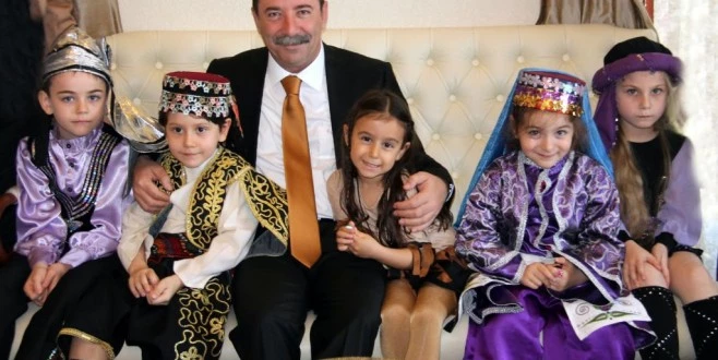 GÜRKAN; 23 NİSAN ULUSAL EGEMENLİK VE ÇOCUK BAYRAMINI KUTLADI.