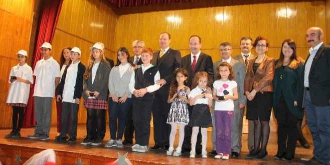 GÜRKAN; ÇEVRECİ MİNİKLERİ KUTLADI