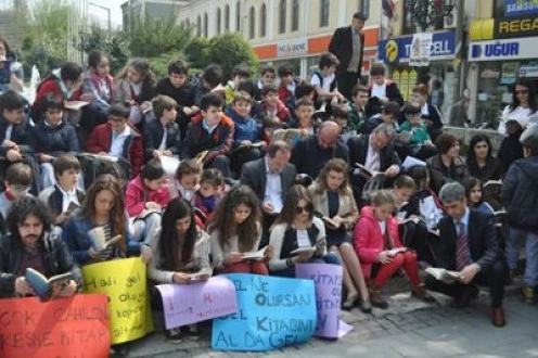 GÜRKAN; KİTAP OKUMA ETKİNLİĞİNE KATILDI.