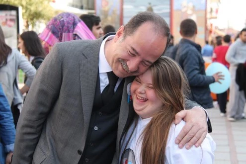 GÜRKAN, “OTİZMİN FARKINDAYIZ, ONLARIN YANINDAYIZ”