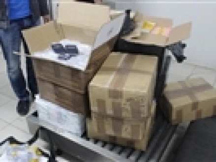 İPSALA GÜMRÜK KAPISINDA 2 BİN 75 AKILLI CEP TELEFONU ELE GEÇİRİLDİ