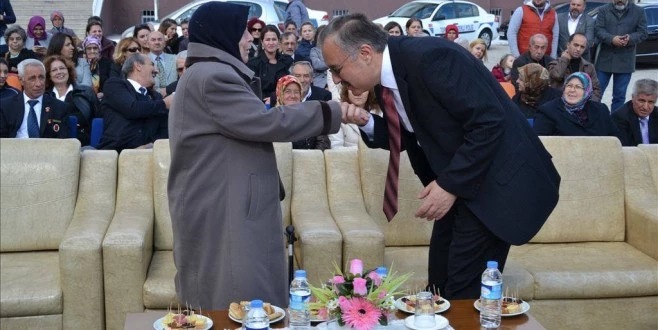 MELAHAT TEYZE; “NE DİYECEĞİMİ BİLEMİYOM SEVİNÇTEN KIZANIM.”