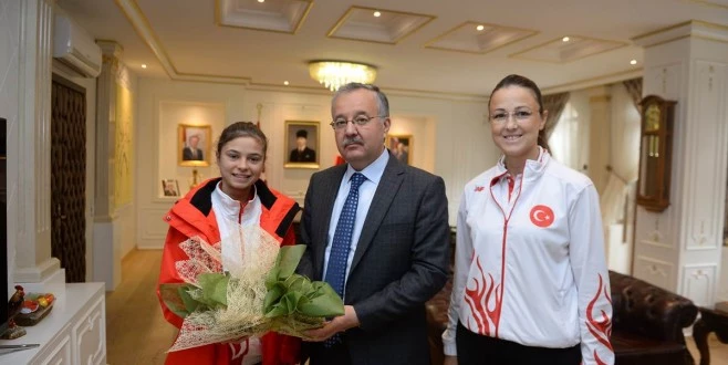 MİLLİ ATLET JALE BAŞAK’TAN VALİ ÖZDEMİR’E ZİYARET