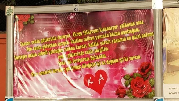 REKLAMIN BÖYLESİ; “AŞKINI BİLBORDLARA YAZDI”