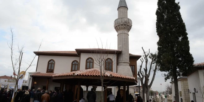 RESTEROSYONU BİTEN HASAN SEZAİ DERGÂHININ AÇILIŞINI GERÇEKLEŞTİRDİ
