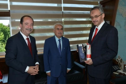 ŞAHİN VE GÜRKAN KIRMIZI DİPLİ MUMLA ANKARA’DALAR