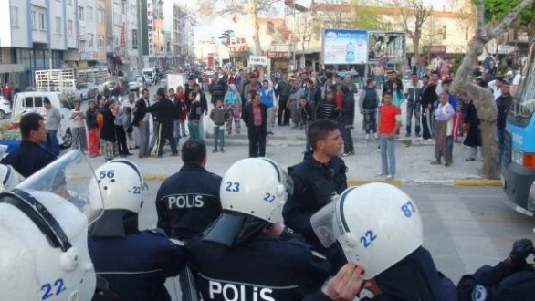 ŞALLIROMANLAR TÜRK MİLLİ KİMLİĞİNE BAĞLI BİREYLERDİR…