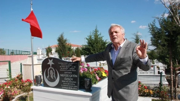 ŞEHİT BABASI SÜLEYMAN ÇETİN, "KIZIMIN KIZLIK SOY ADININ MEZAR TAŞINDA OLMASINI İSTEDİM"