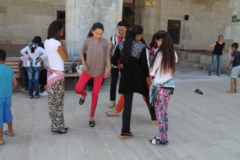 SOKAK OYUNLARIYLA, UNUTULMAZ BİR GÜN YAŞADILAR