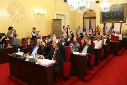 SUSTURULDUK DEDİLER,BÜTCEYİ OY BİRLİĞİ İLE KABUL ETTİLER