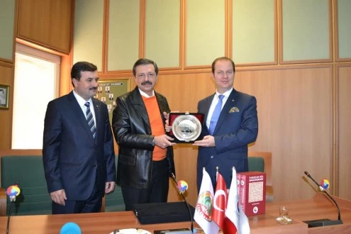 TOBB BAŞKANI HİSARCIKLIOĞLU BORSAYI ZİYARET ETTİ