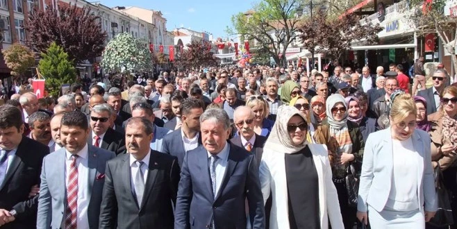 UZUN ZAMANDIR BÖYLESİ GÖRÜLMEDİ. EMİR CADDELERE SIĞMADI…