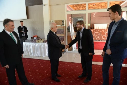 VALİ ŞAHİN ADAYLARA BAŞARILAR DİLEDİ