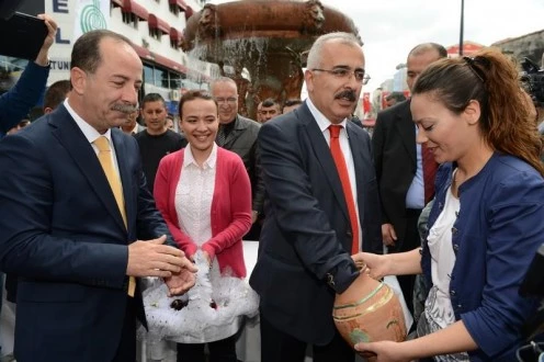 YUMURTALAR TOKUŞTURULDU NİYETLER ÇEKİLDİ